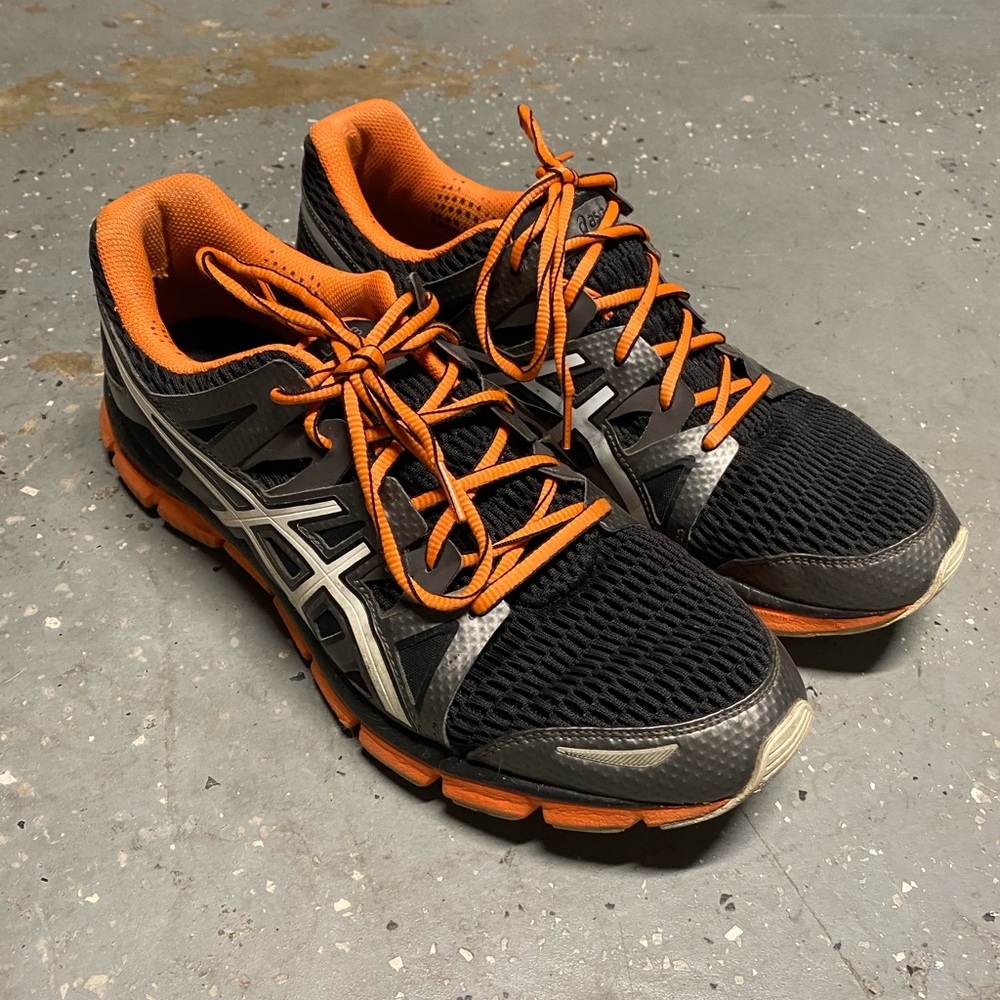 Men’s ASICS T2H3N size 11.5 running shoes